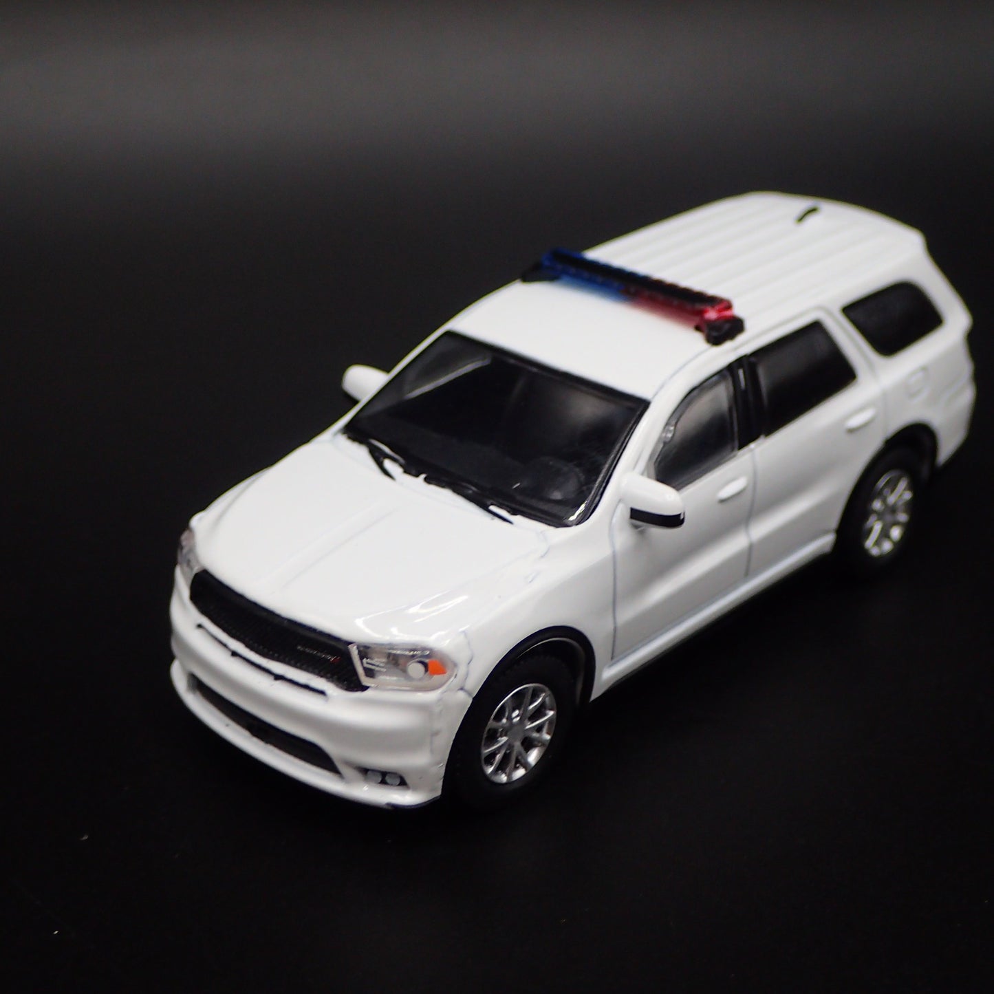 2018-2025 DODGE DURANGO POLICE FIRE PURSUIT 1:64 SCALE DIORAMA DIECAST MODEL CAR