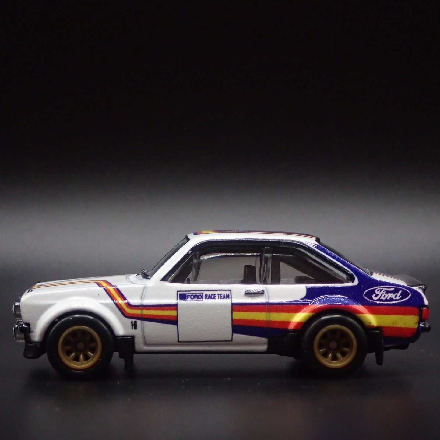 1978 78 FORD ESCORT RS1800 MK2 RACE TEAM 1:64 SCALE DIORAMA DIECAST MODEL CAR