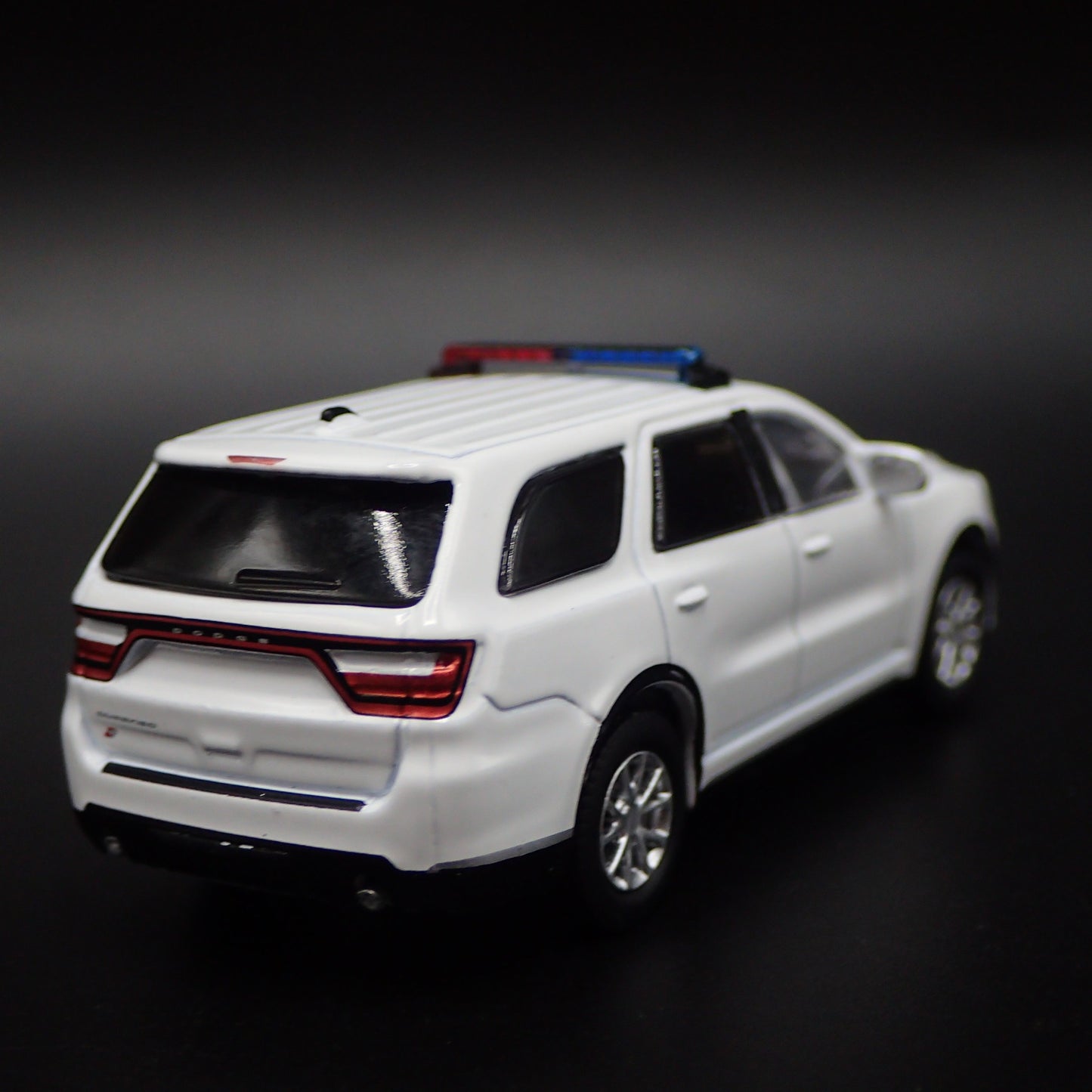 2018-2025 DODGE DURANGO POLICE FIRE PURSUIT 1:64 SCALE DIORAMA DIECAST MODEL CAR