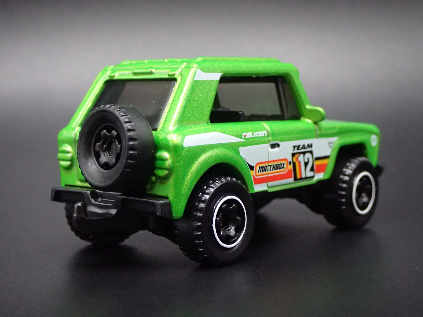 INTERNATIONAL SCOUT W HITCH 1:64 SCALE COLLECTIBLE DIORAMA DIECAST MODEL CAR