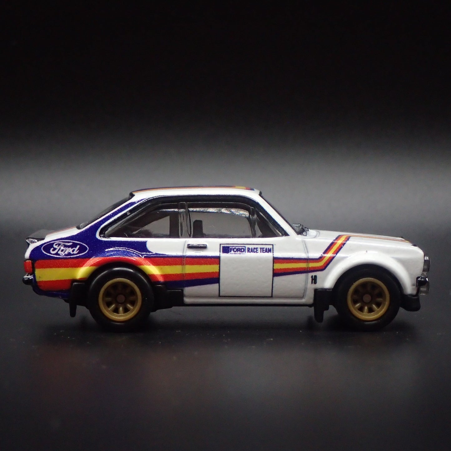 1978 78 FORD ESCORT RS1800 MK2 RACE TEAM 1:64 SCALE DIORAMA DIECAST MODEL CAR