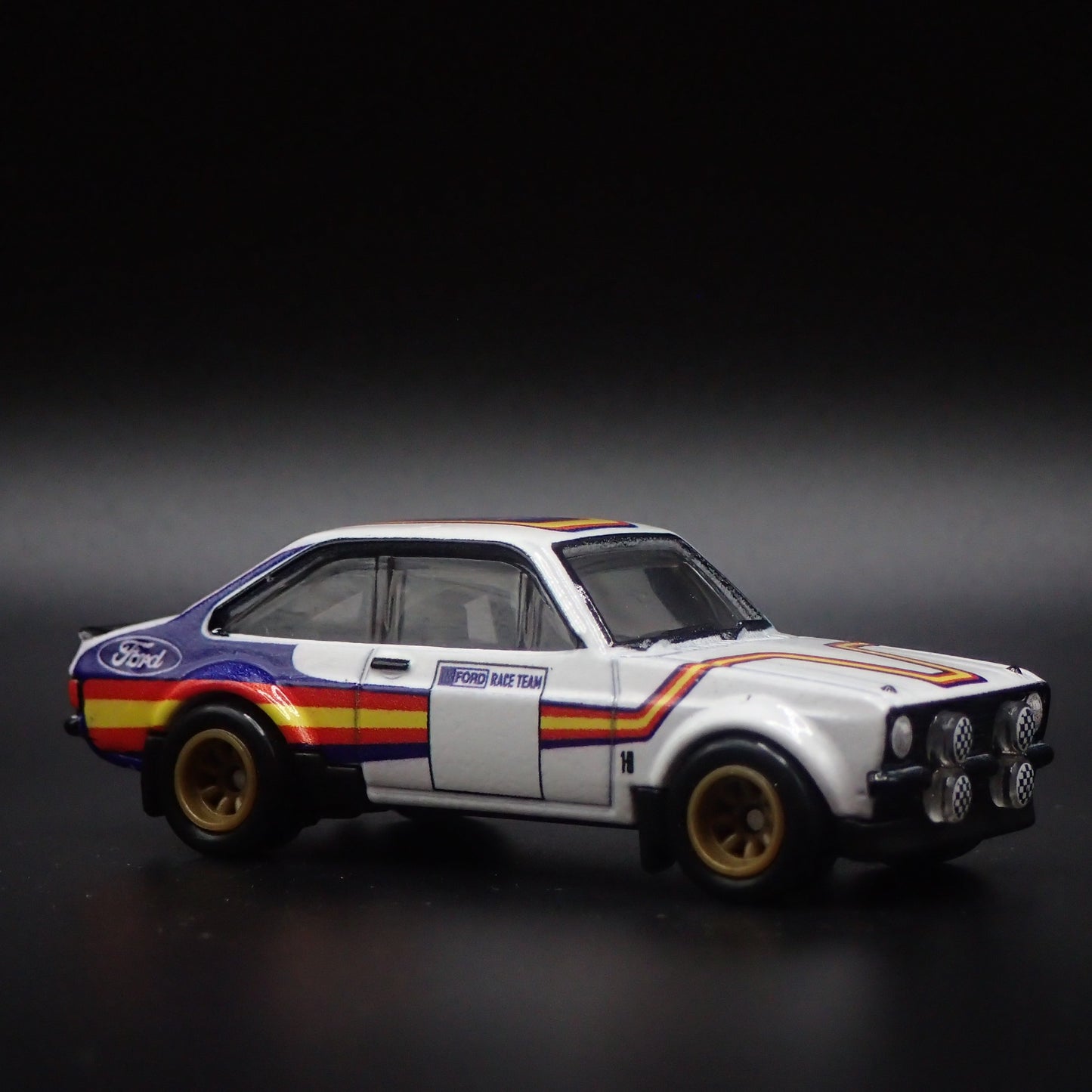 1978 78 FORD ESCORT RS1800 MK2 RACE TEAM 1:64 SCALE DIORAMA DIECAST MODEL CAR