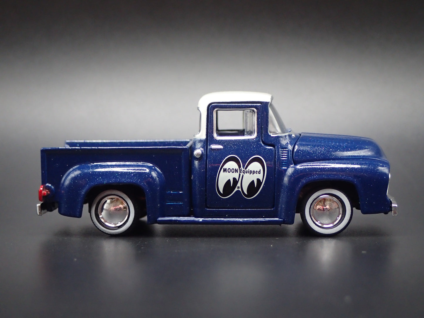 1956 56 FORD F100 PICKUP TRUCK MOONEYES 1:64 SCALE DIORAMA DIECAST MODEL CAR