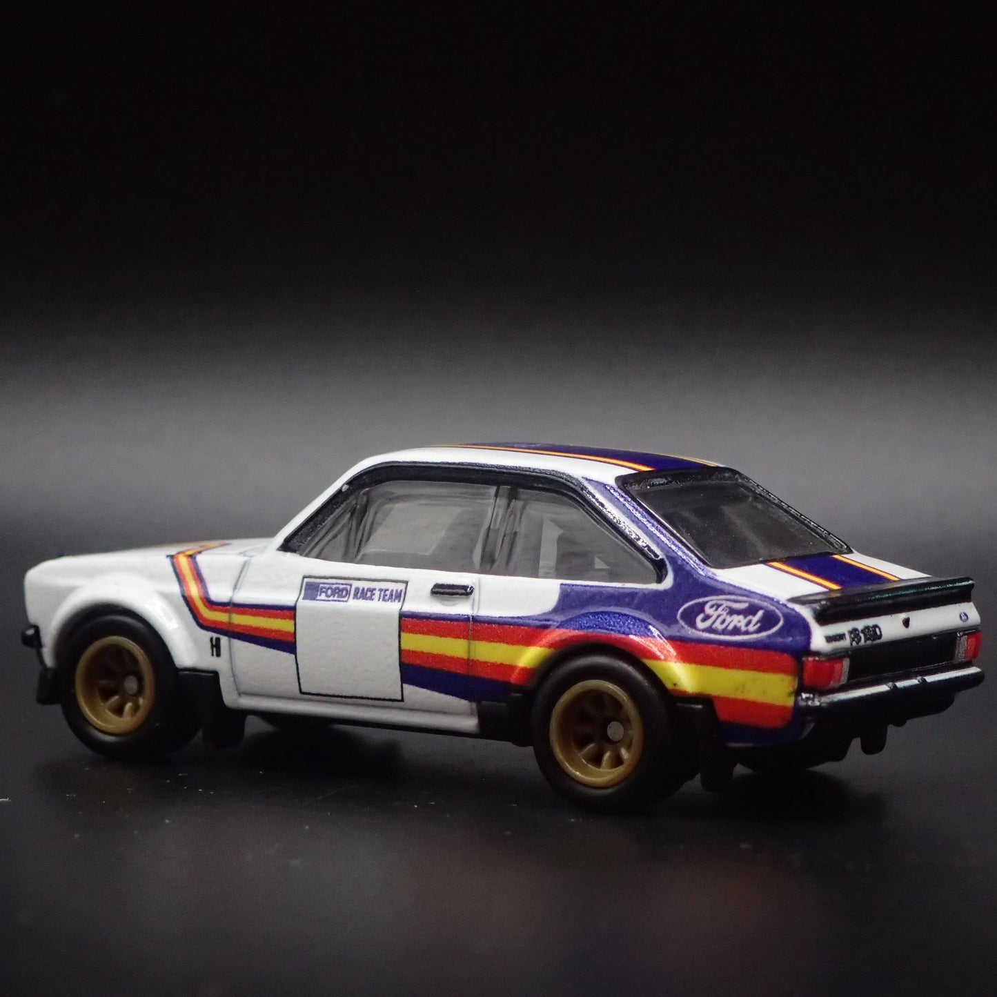 1978 78 FORD ESCORT RS1800 MK2 RACE TEAM 1:64 SCALE DIORAMA DIECAST MODEL CAR