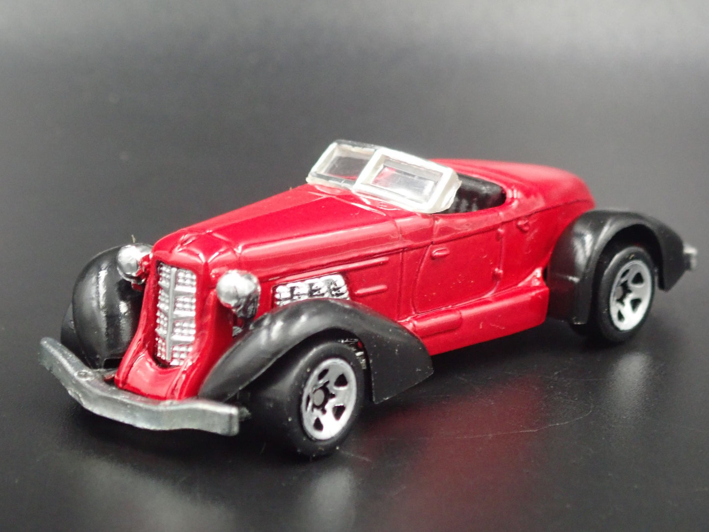 1936 36 AUBURN 852 BOAT TAIL 1:64 SCALE COLLECTIBLE DIORAMA DIECAST MODEL CAR