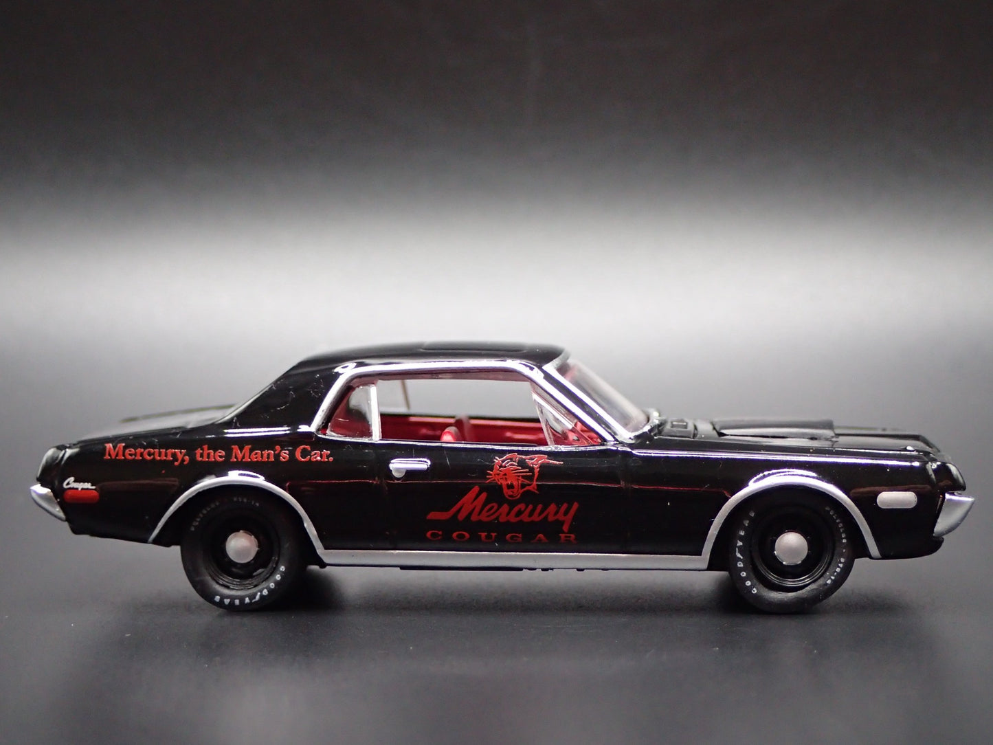 1968 68 MERC MERCURY COUGAR R-CODE BLACK 1:64 SCALE DIORAMA DIECAST MODEL CAR