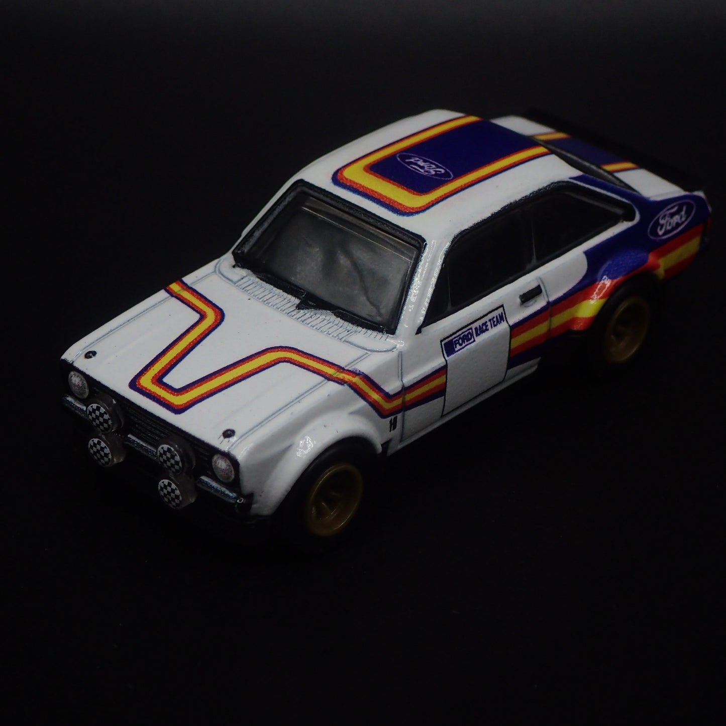 1978 78 FORD ESCORT RS1800 MK2 RACE TEAM 1:64 SCALE DIORAMA DIECAST MODEL CAR