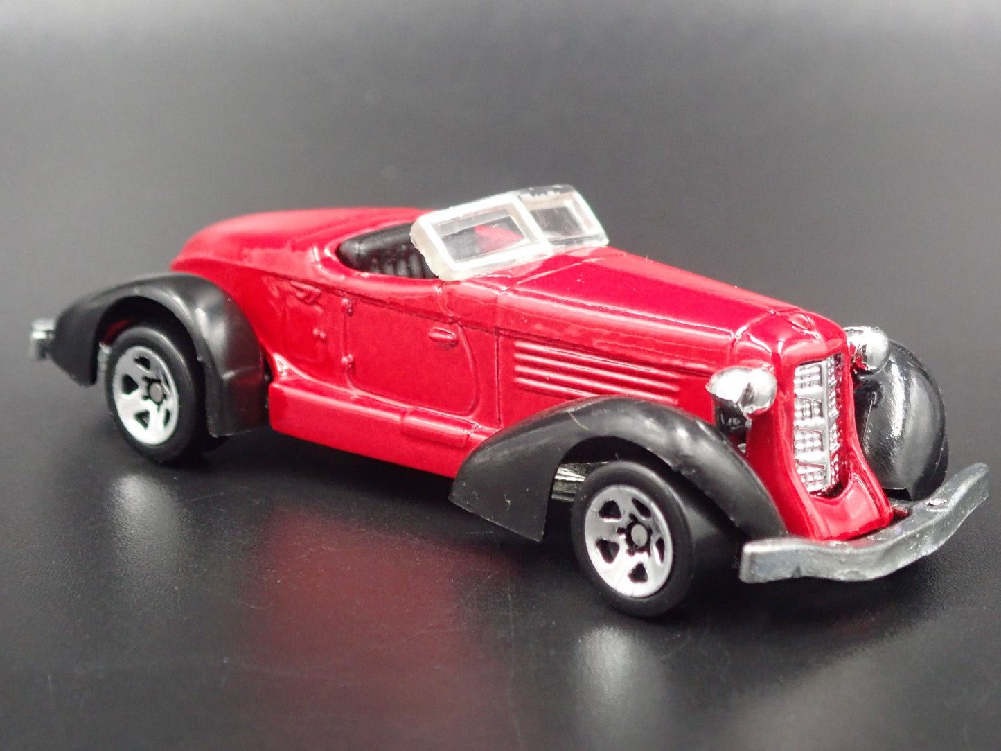 1936 36 AUBURN 852 BOAT TAIL 1:64 SCALE COLLECTIBLE DIORAMA DIECAST MODEL CAR