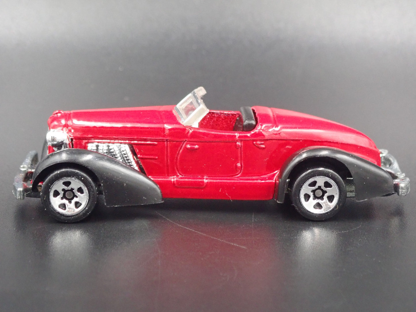 1936 36 AUBURN 852 BOAT TAIL 1:64 SCALE COLLECTIBLE DIORAMA DIECAST MODEL CAR