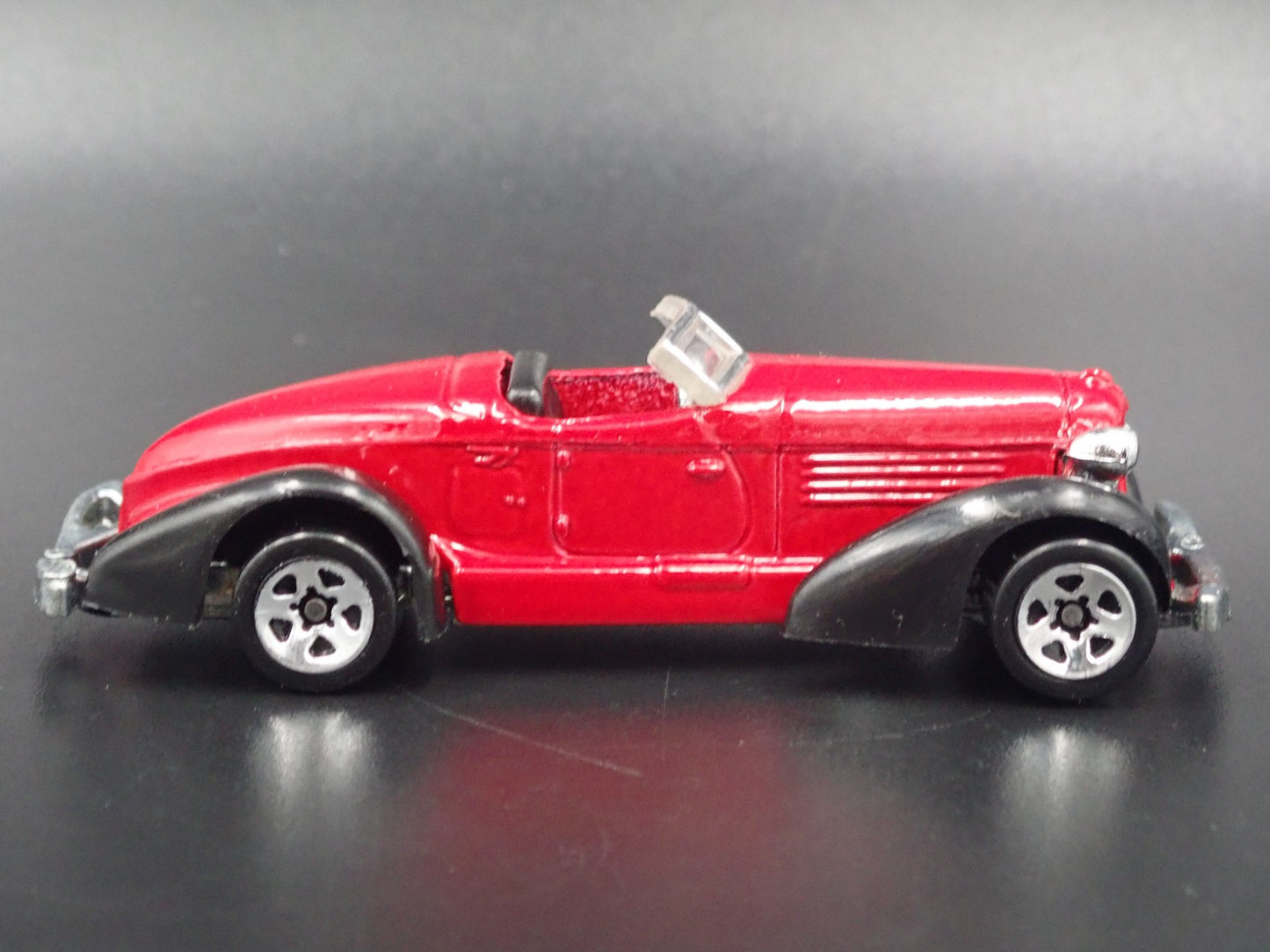 1936 36 AUBURN 852 BOAT TAIL 1:64 SCALE COLLECTIBLE DIORAMA DIECAST MODEL CAR