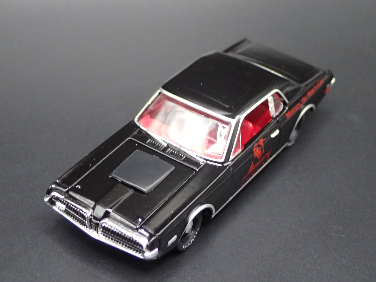 1968 68 MERC MERCURY COUGAR R-CODE BLACK 1:64 SCALE DIORAMA DIECAST MODEL CAR