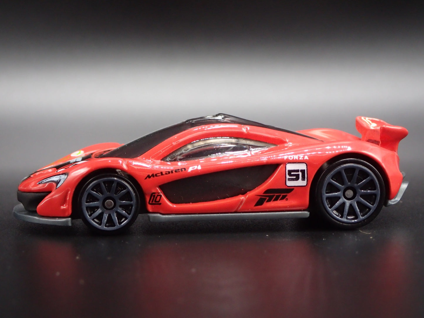 2013-2015 MCLAREN P1 SUPER CAR FORZA ORANGE 1:64 SCALE DIORAMA DIECAST MODEL CAR