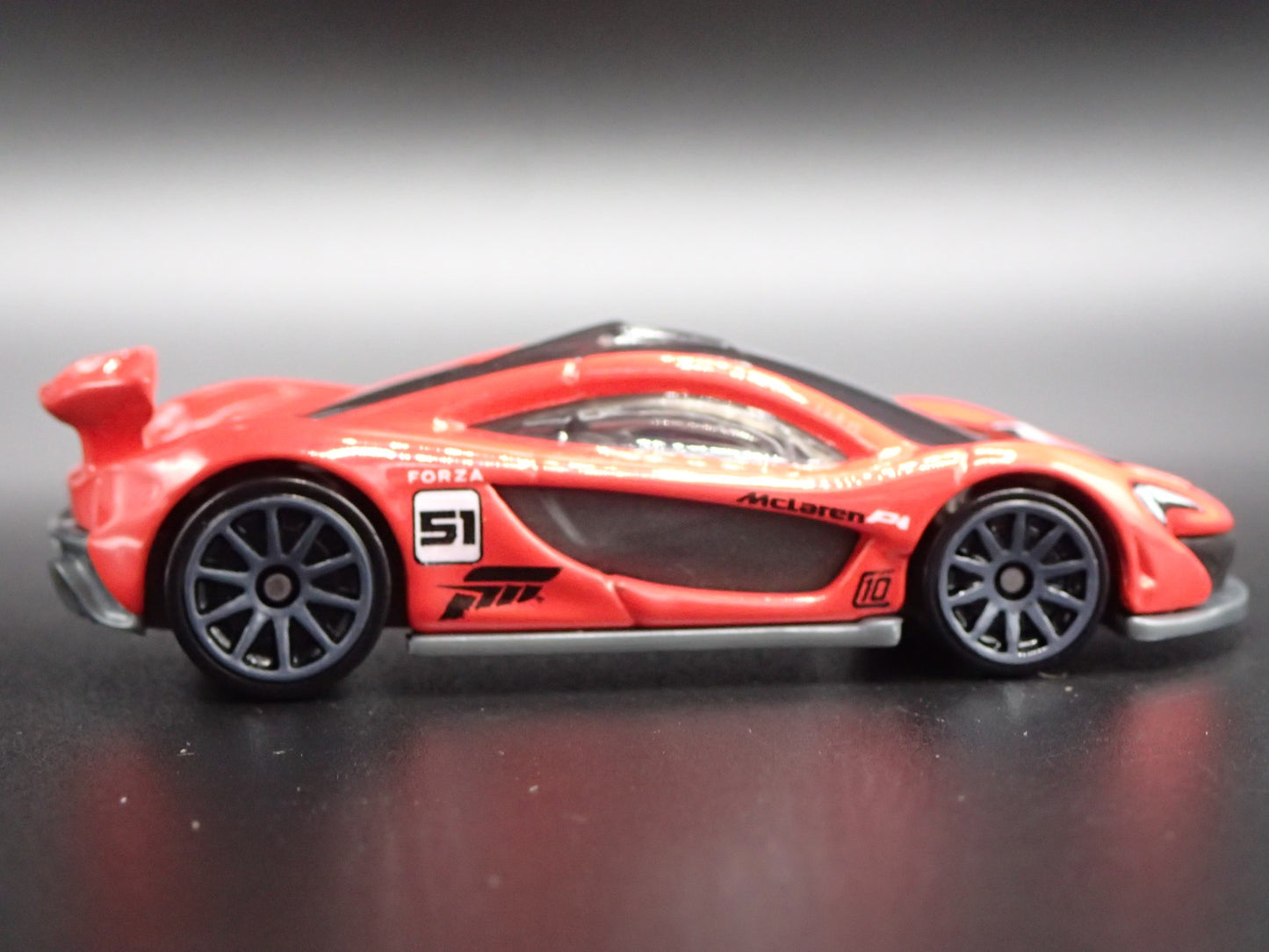 2013-2015 MCLAREN P1 SUPER CAR FORZA ORANGE 1:64 SCALE DIORAMA DIECAST MODEL CAR