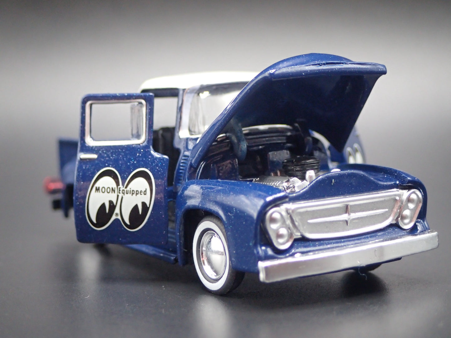 1956 56 FORD F100 PICKUP TRUCK MOONEYES 1:64 SCALE DIORAMA DIECAST MODEL CAR
