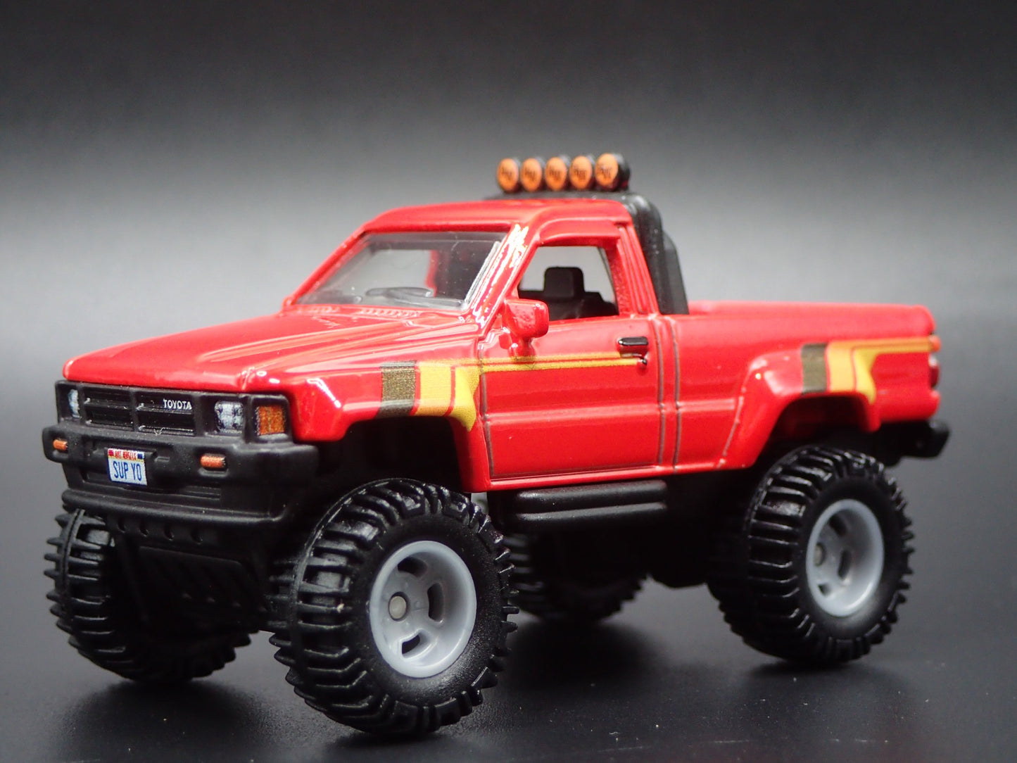 1984-1988 TOYOTA SR5 PICKUP TRUCK RED 1/64 SCALE COLLECTIBLE DIECAST MODEL CAR