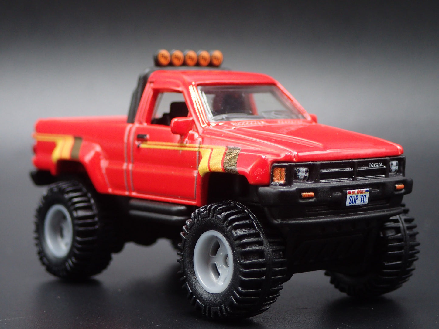 1984-1988 TOYOTA SR5 PICKUP TRUCK RED 1/64 SCALE COLLECTIBLE DIECAST MODEL CAR