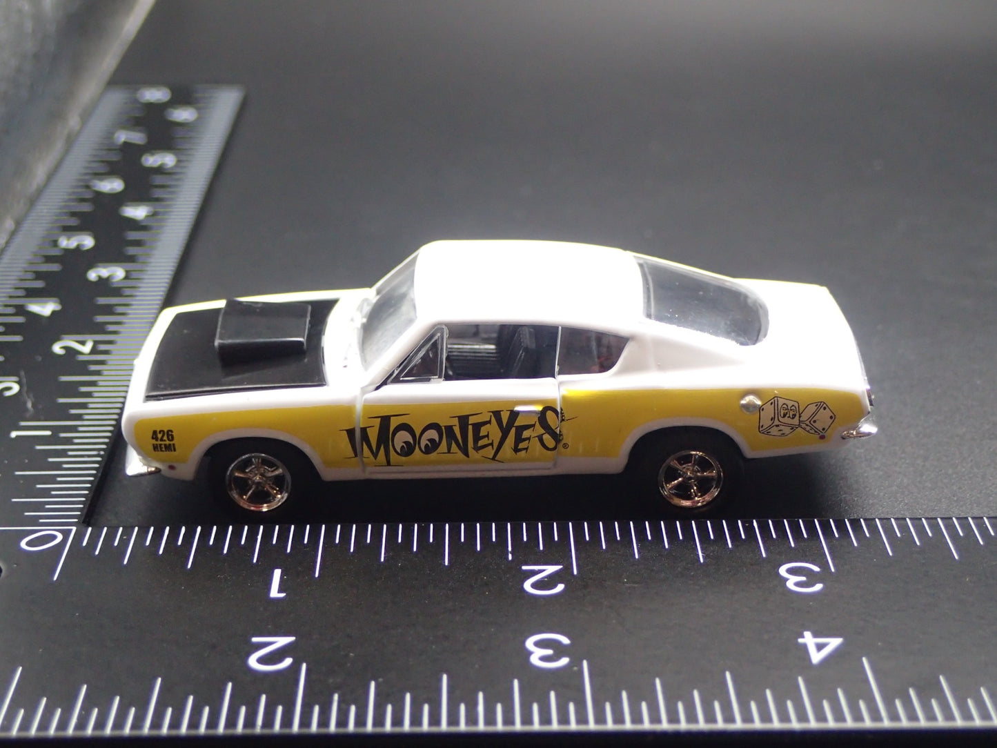 1968 68 PLYMOUTH BARRACUDA HEMI SUPERSTOCK FASTBACK 1:64 SCALE DIECAST MODEL CAR