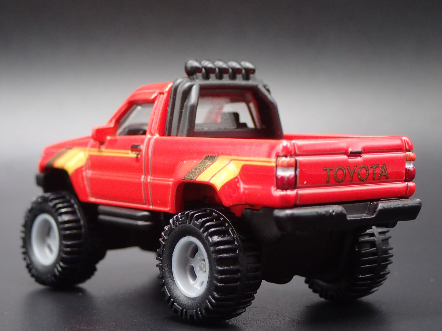 1984-1988 TOYOTA SR5 PICKUP TRUCK RED 1/64 SCALE COLLECTIBLE DIECAST MODEL CAR