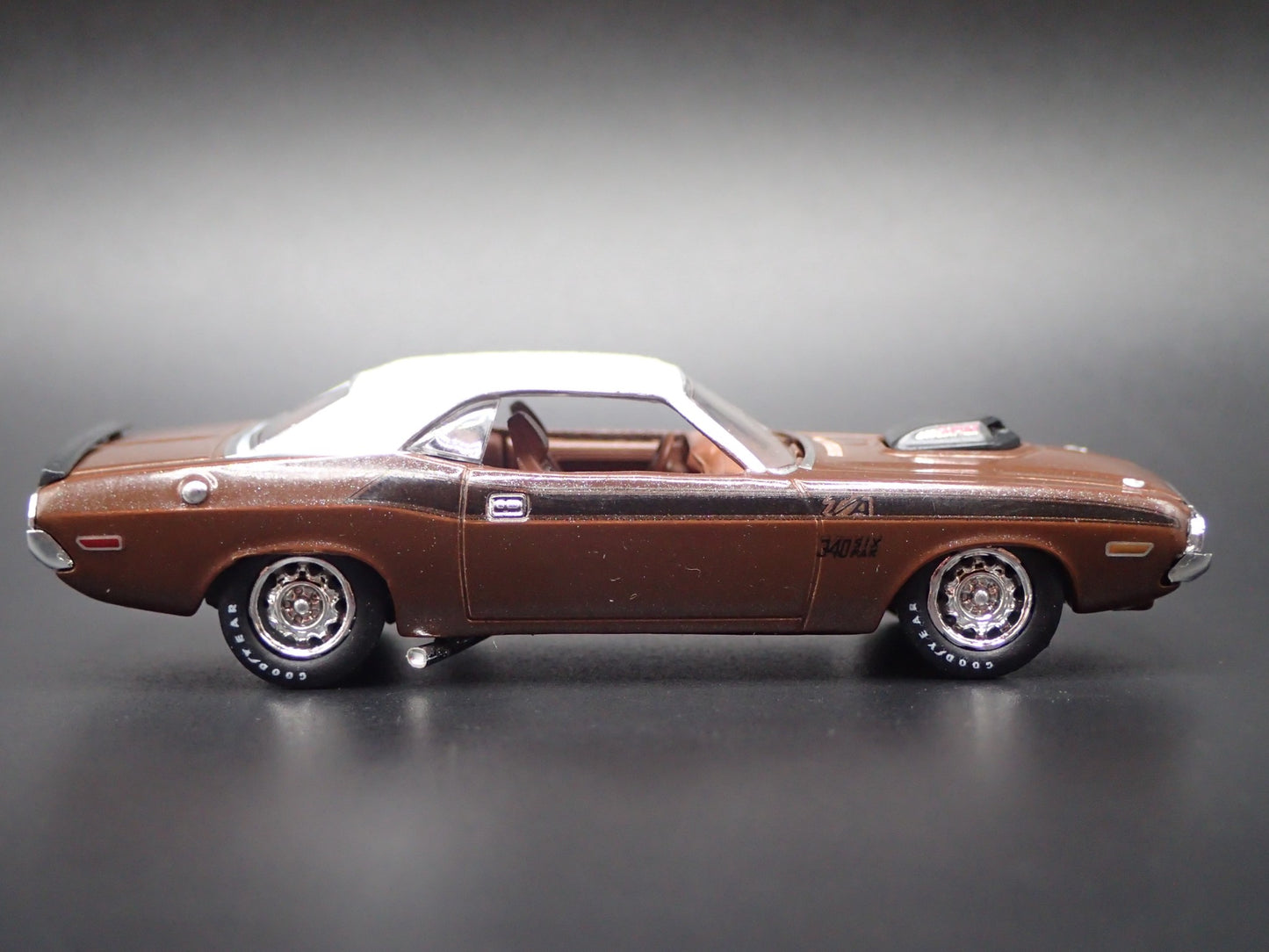 1970 70 DODGE CHALLENGER TA T/A BROWN 1/64 SCALE DIORAMA DIECAST MODEL CAR