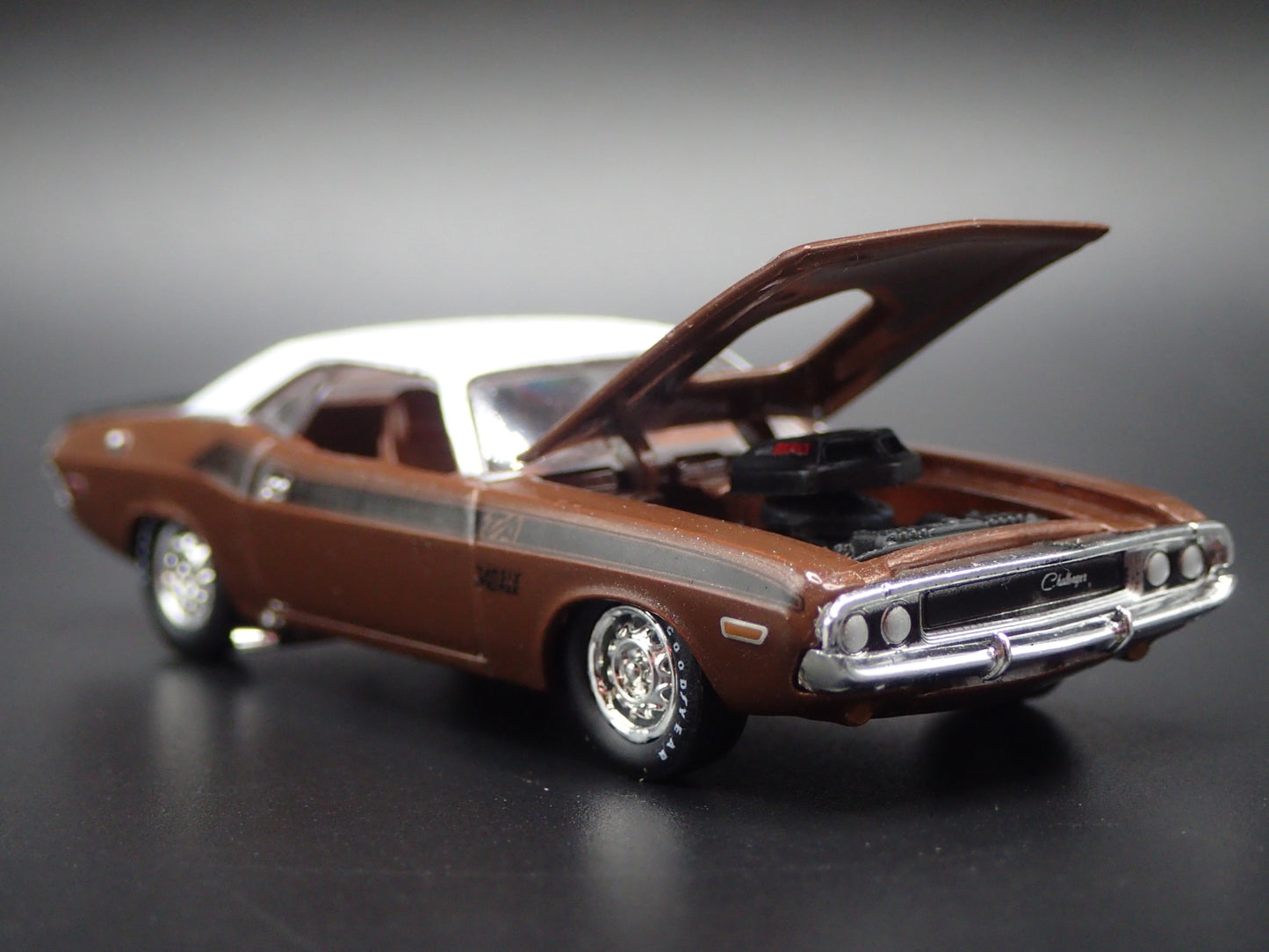 1970 70 DODGE CHALLENGER TA T/A BROWN 1/64 SCALE DIORAMA DIECAST MODEL CAR