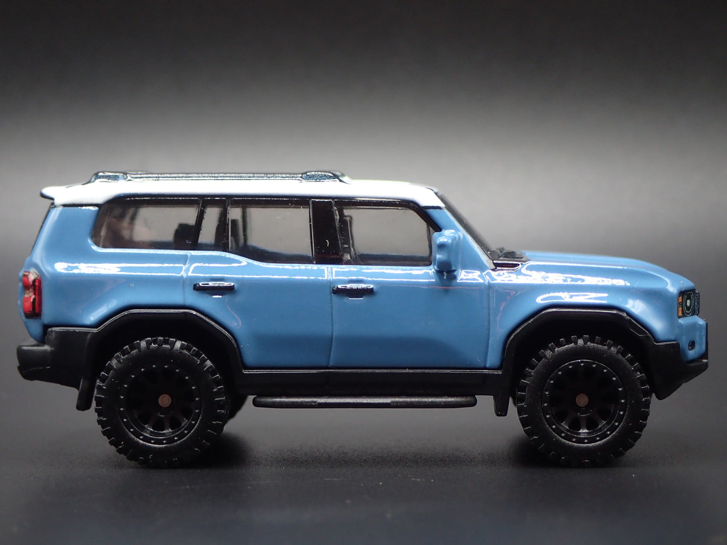 2023-2025 TOYOTA LAND CRUISER 1/64 SCALE COLLECTIBLE DIORAMA DIECAST MODEL CAR