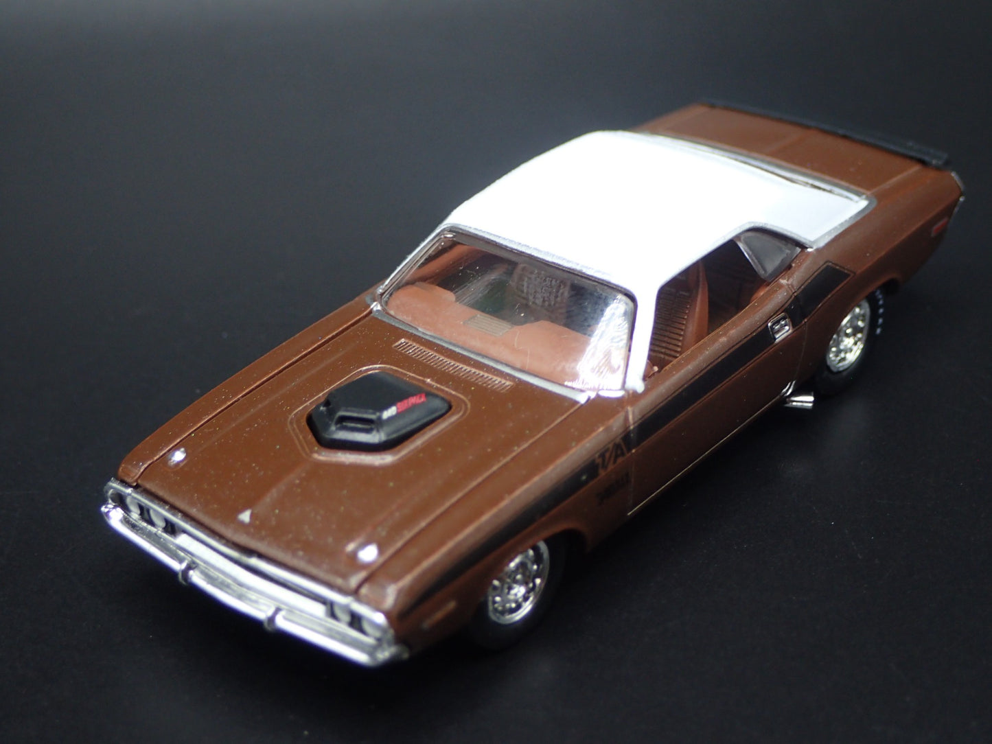 1970 70 DODGE CHALLENGER TA T/A BROWN 1/64 SCALE DIORAMA DIECAST MODEL CAR