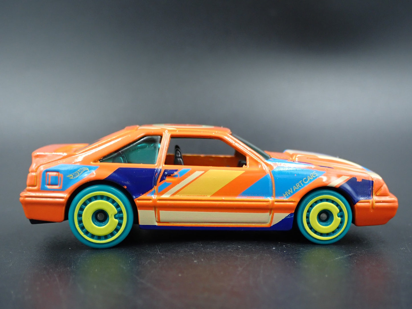 1992 92 FORD MUSTANG FOX BODY ORANGE 1/64 SCALE COLLECTIBLE DIECAST MODEL CAR