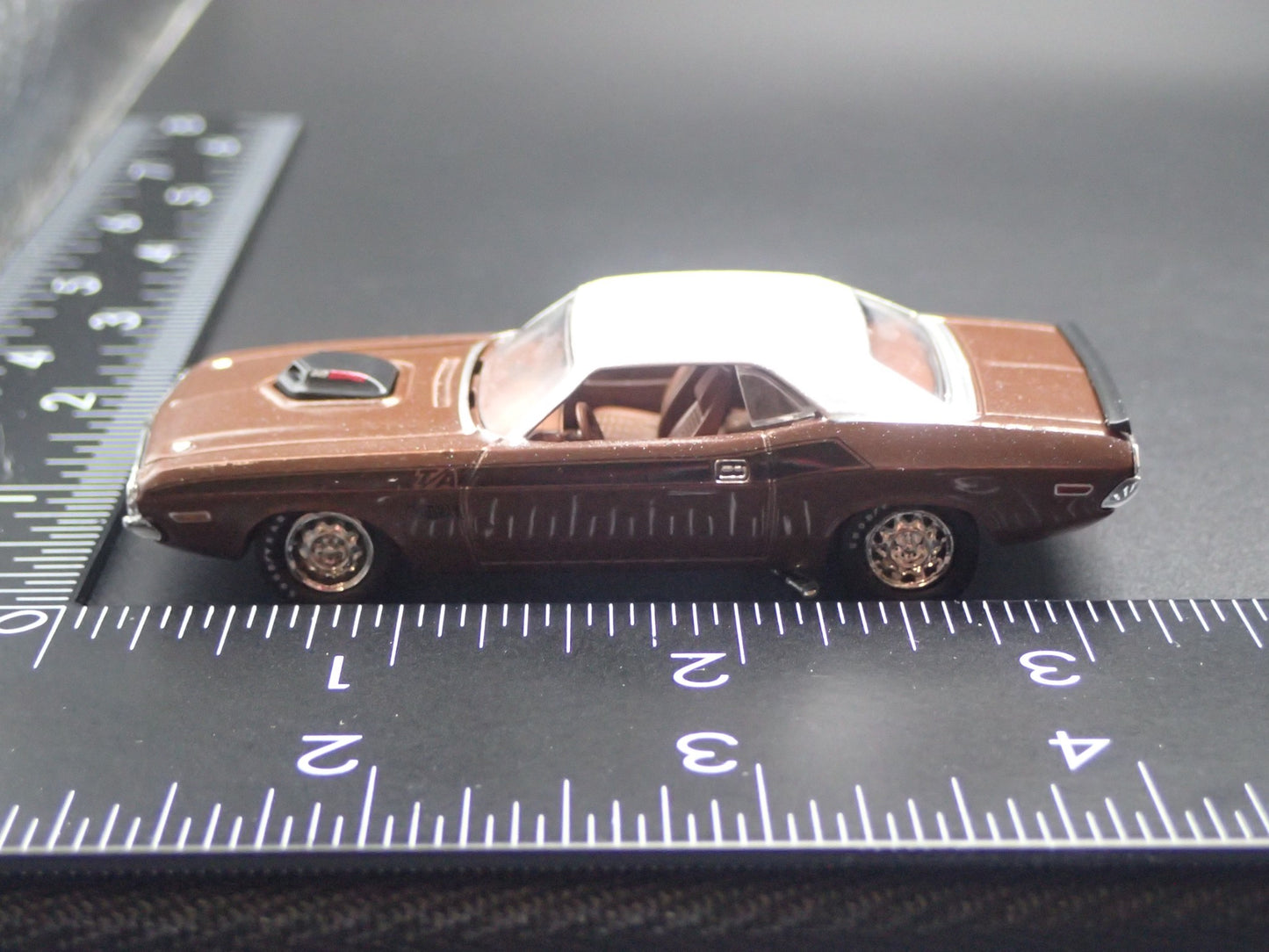 1970 70 DODGE CHALLENGER TA T/A BROWN 1/64 SCALE DIORAMA DIECAST MODEL CAR