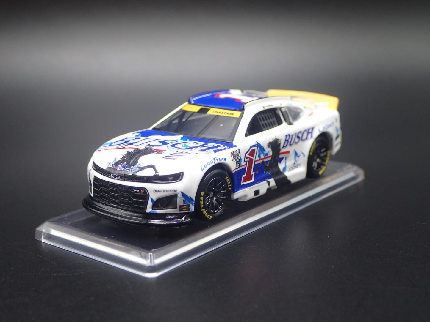 2025 CHEVROLET 1 ROSS CHASTAIN BUSCH LIGHT RETRO NASCAR 1:64 SCALE DIECAST CAR