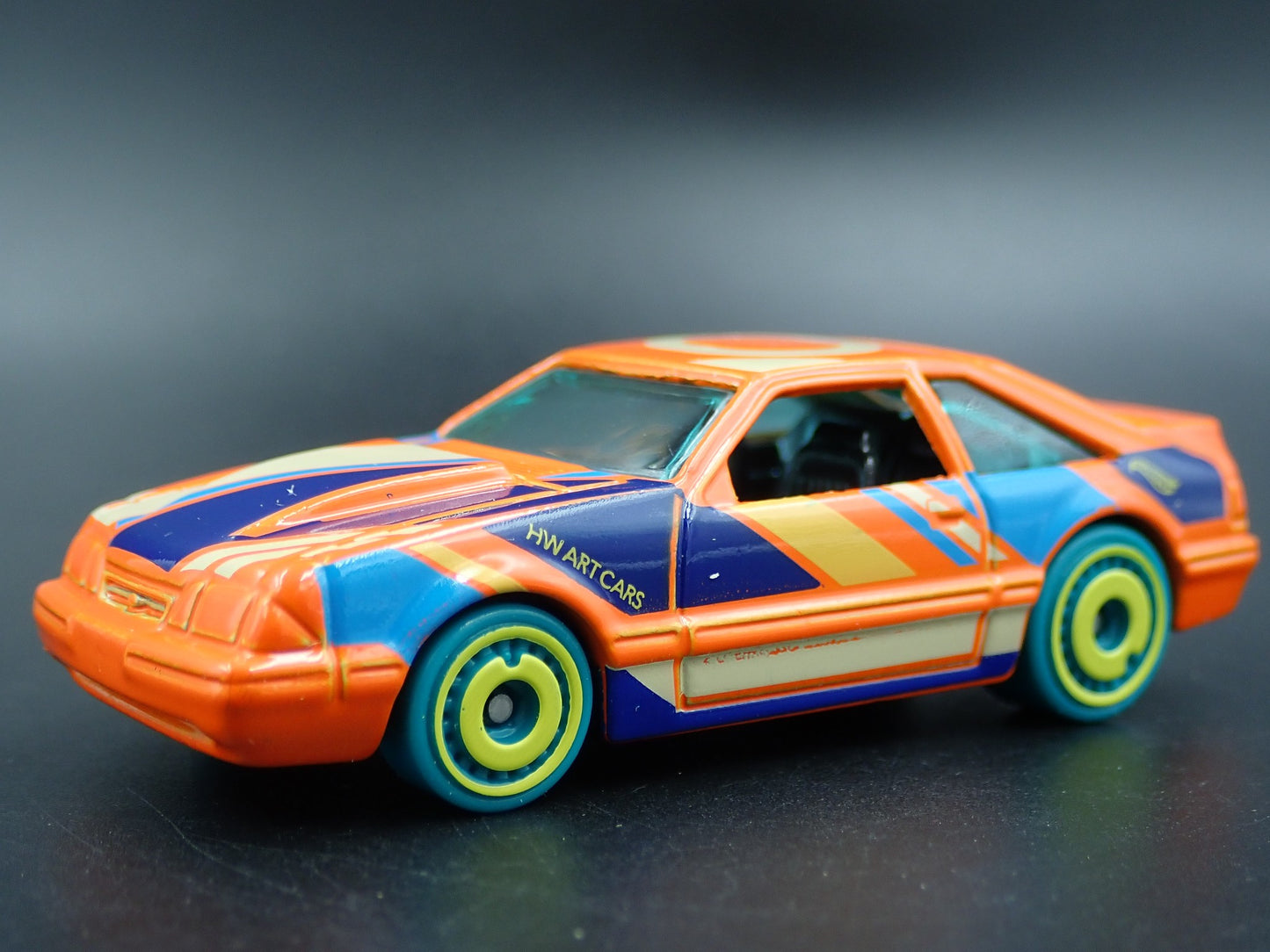 1992 92 FORD MUSTANG FOX BODY ORANGE 1/64 SCALE COLLECTIBLE DIECAST MODEL CAR