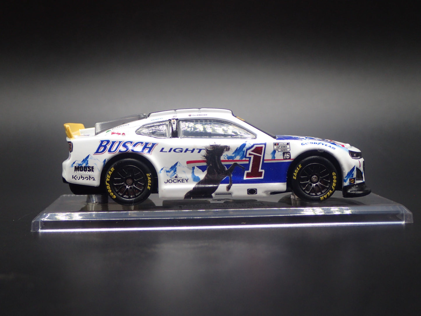 2025 CHEVROLET 1 ROSS CHASTAIN BUSCH LIGHT RETRO NASCAR 1:64 SCALE DIECAST CAR