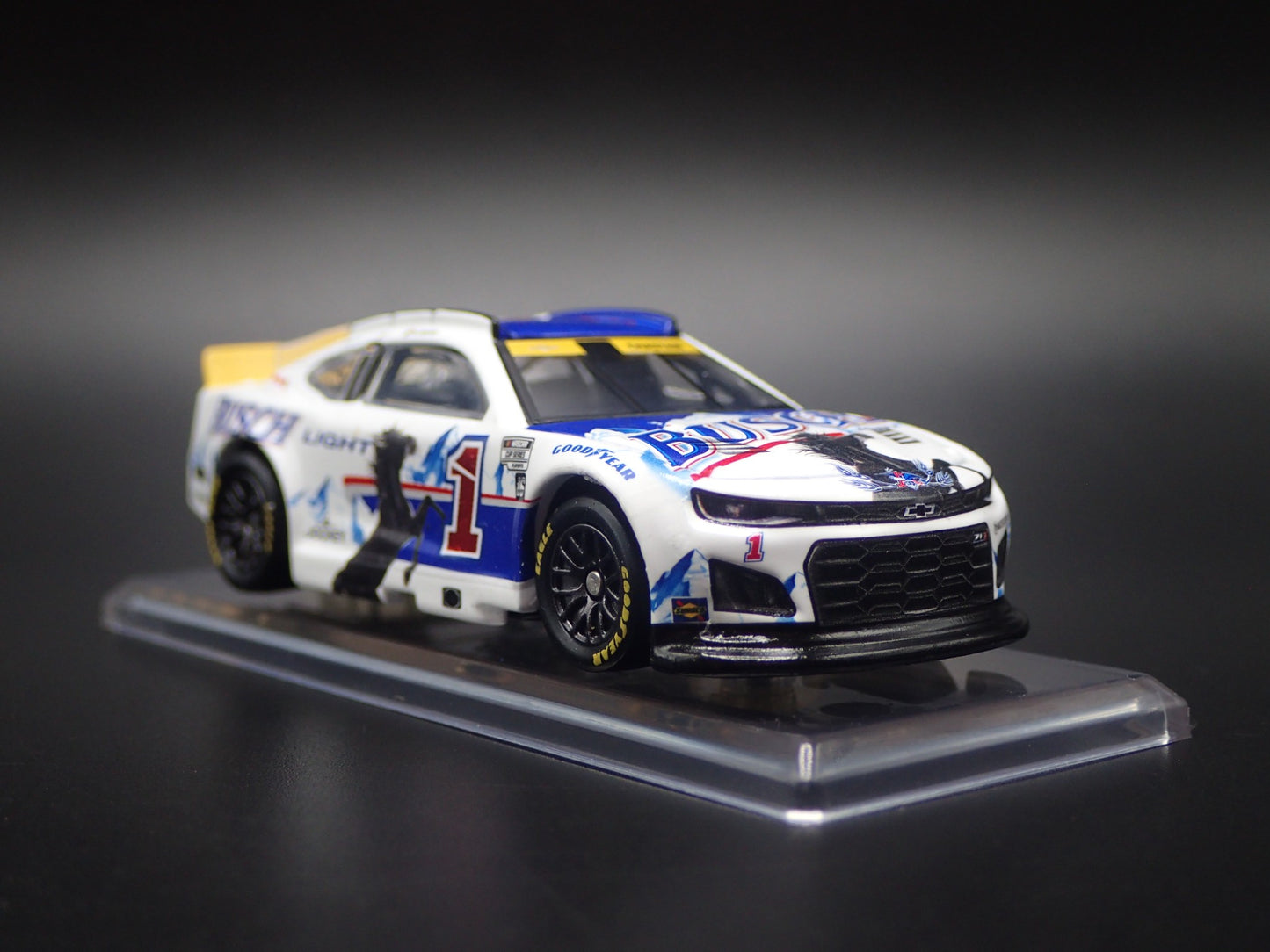 2025 CHEVROLET 1 ROSS CHASTAIN BUSCH LIGHT RETRO NASCAR 1:64 SCALE DIECAST CAR