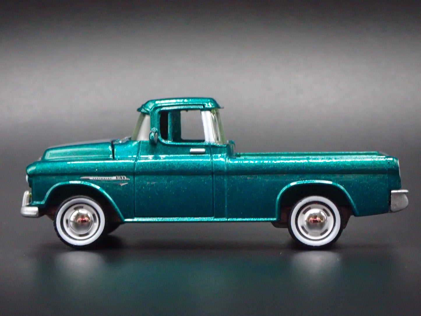 1955 55 CHEVY CHEVROLET CAMEO PICKUP TRUCK 1:64 SCALE DIORAMA DIECAST MODEL CAR