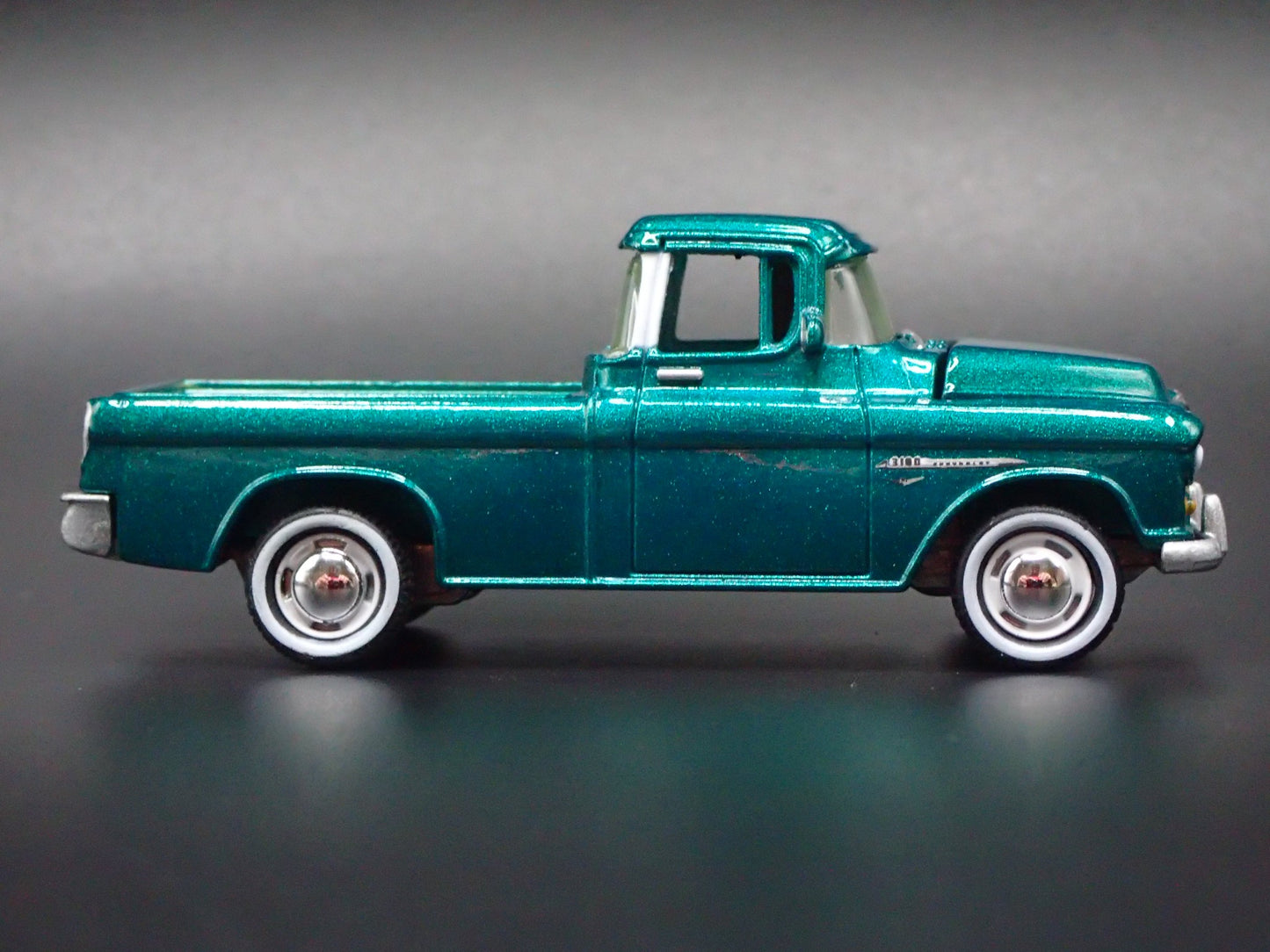1955 55 CHEVY CHEVROLET CAMEO PICKUP TRUCK 1:64 SCALE DIORAMA DIECAST MODEL CAR