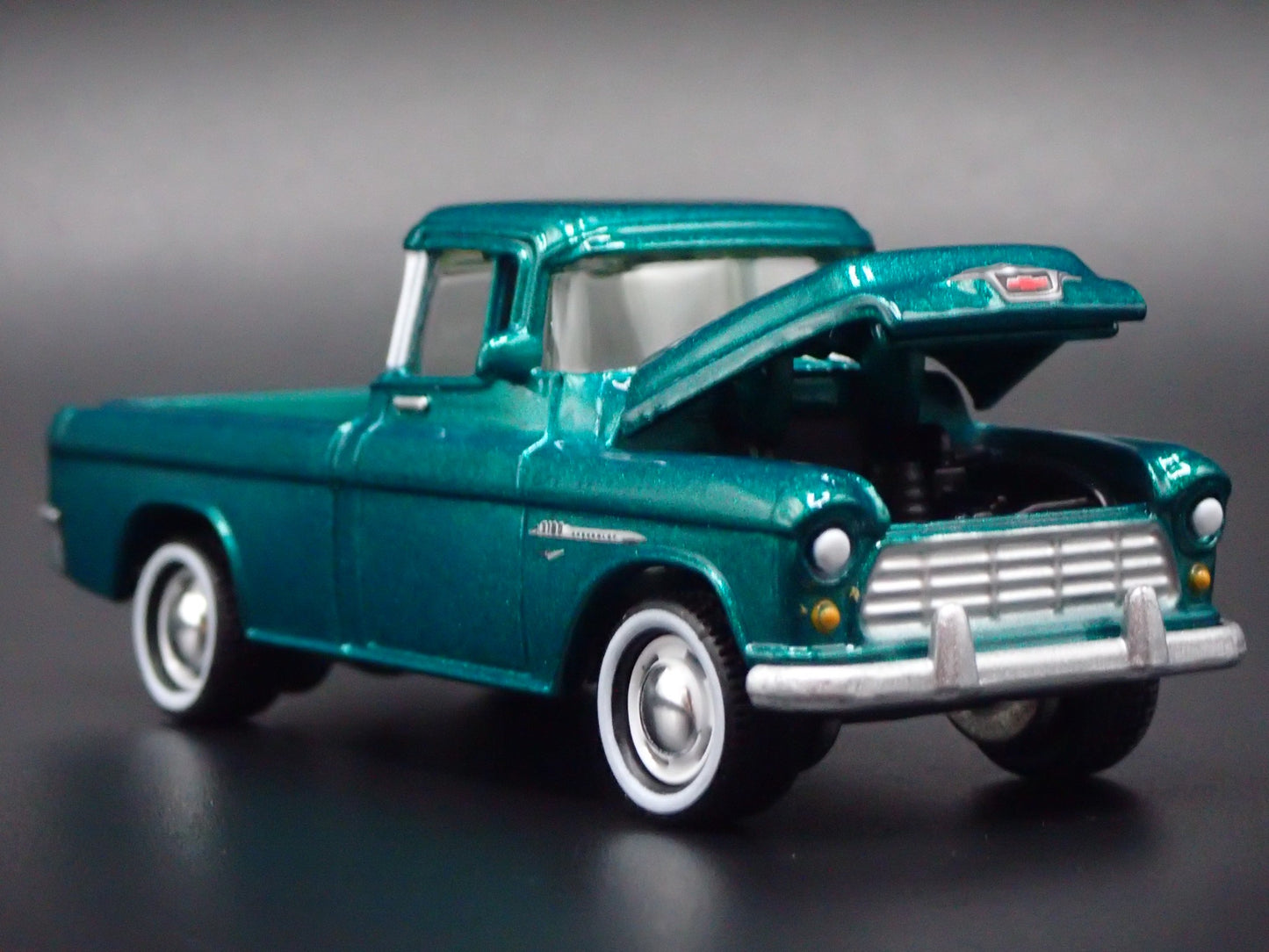 1955 55 CHEVY CHEVROLET CAMEO PICKUP TRUCK 1:64 SCALE DIORAMA DIECAST MODEL CAR