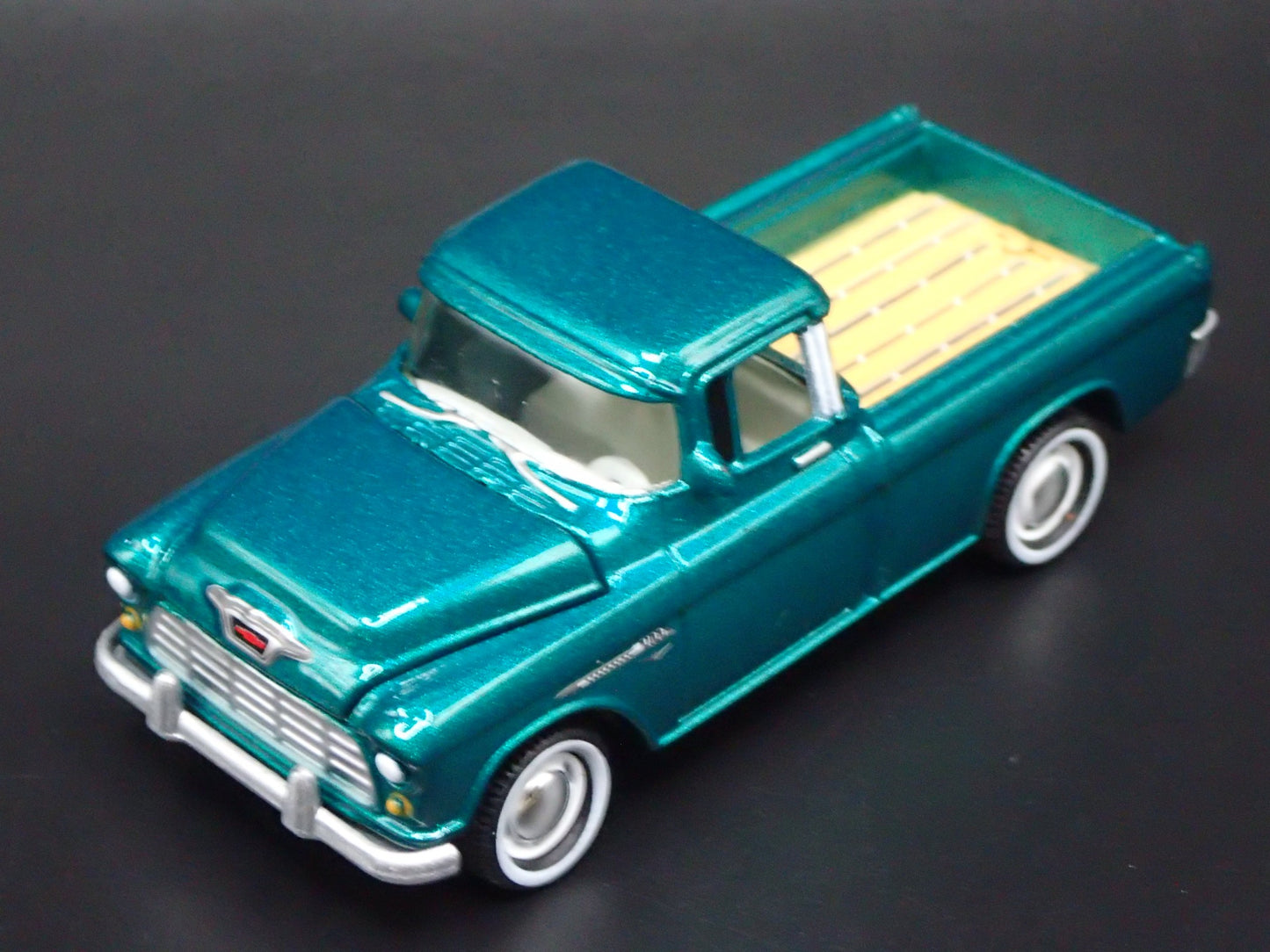 1955 55 CHEVY CHEVROLET CAMEO PICKUP TRUCK 1:64 SCALE DIORAMA DIECAST MODEL CAR