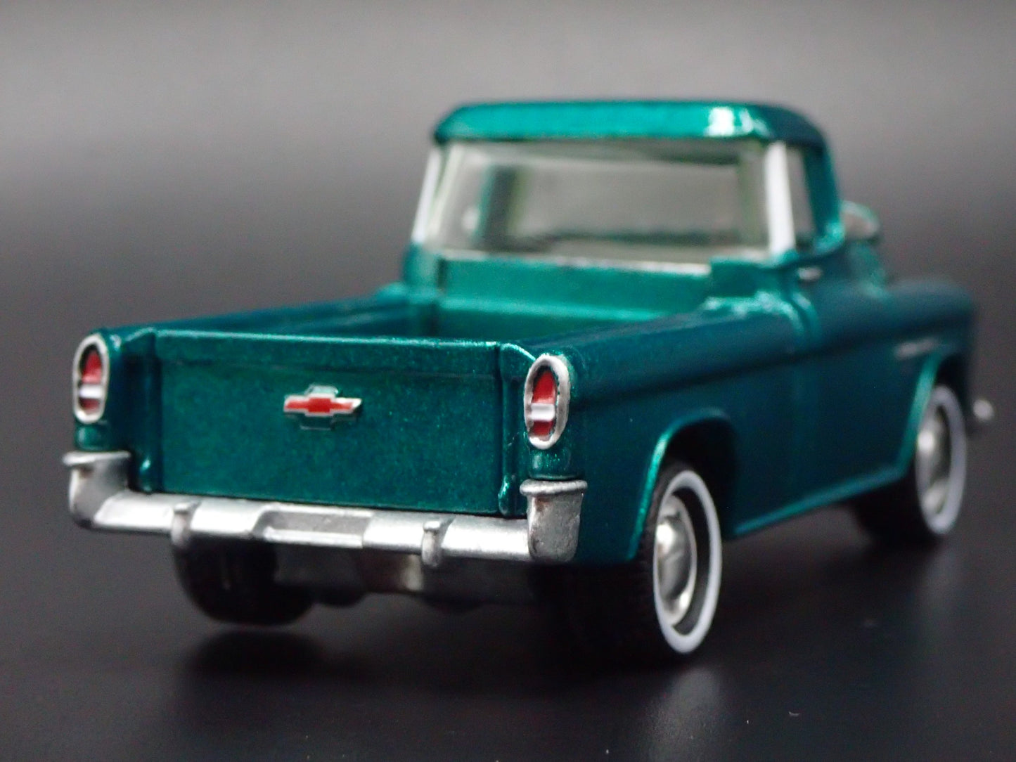 1955 55 CHEVY CHEVROLET CAMEO PICKUP TRUCK 1:64 SCALE DIORAMA DIECAST MODEL CAR