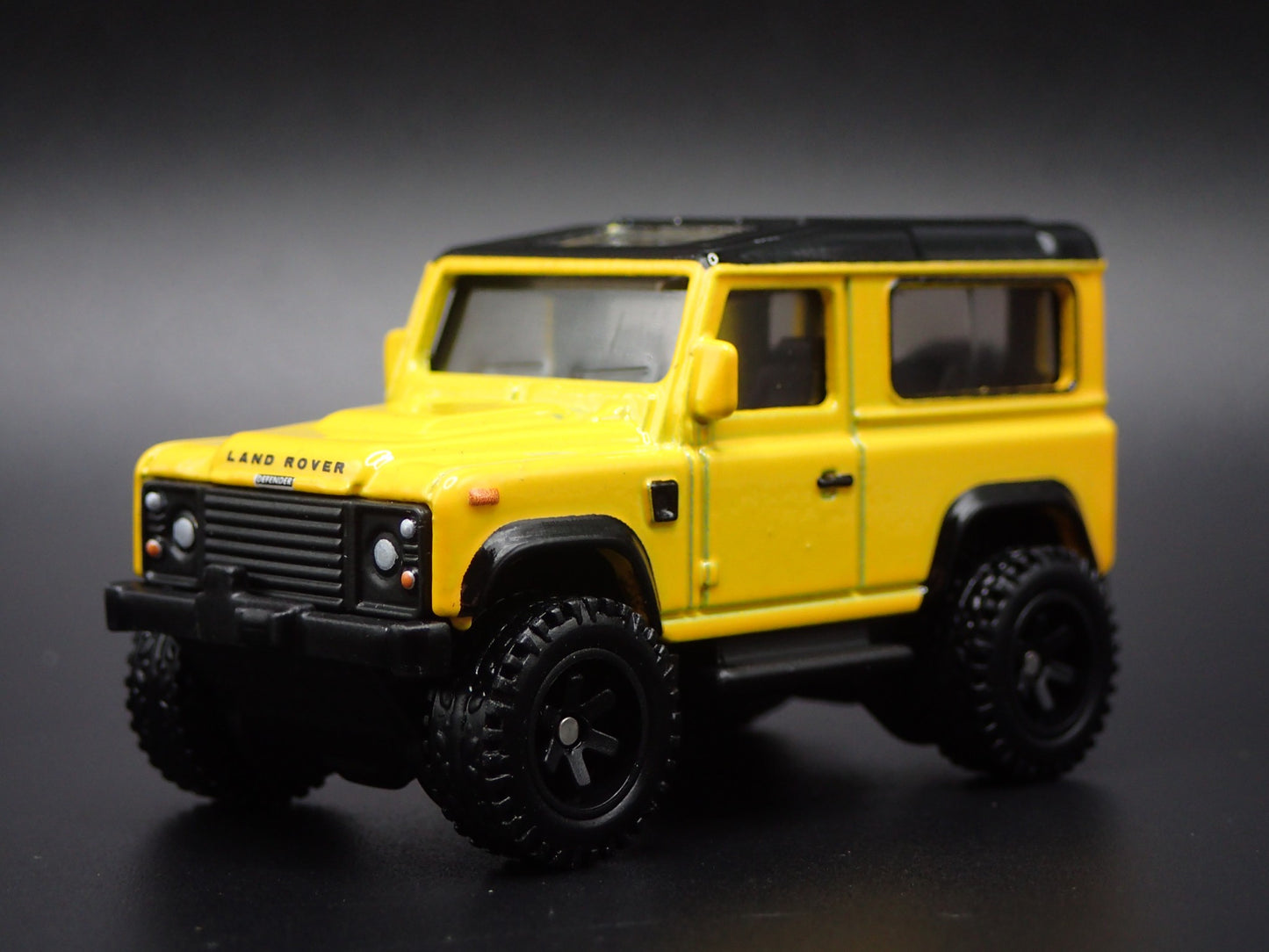 1984-1990 LAND ROVER DEFENDER 90 YELLOW 1/64 SCALE DIORAMA DIECAST MODEL CAR