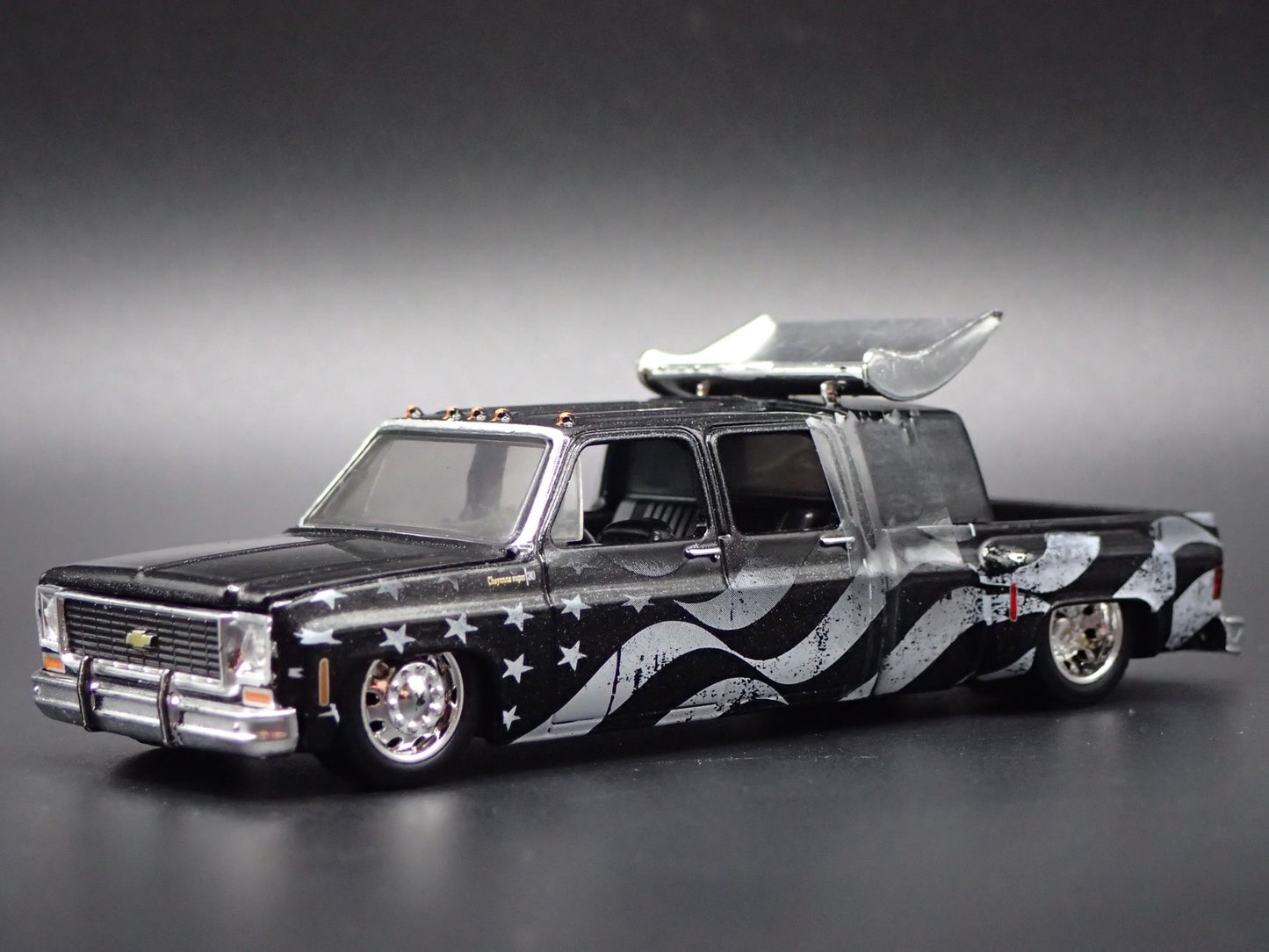 1973 73 CHEVY CHEYENNE SUPER 30 DUALLY SQUARE BODY TRUCK 1/64 DIECAST MODEL CAR