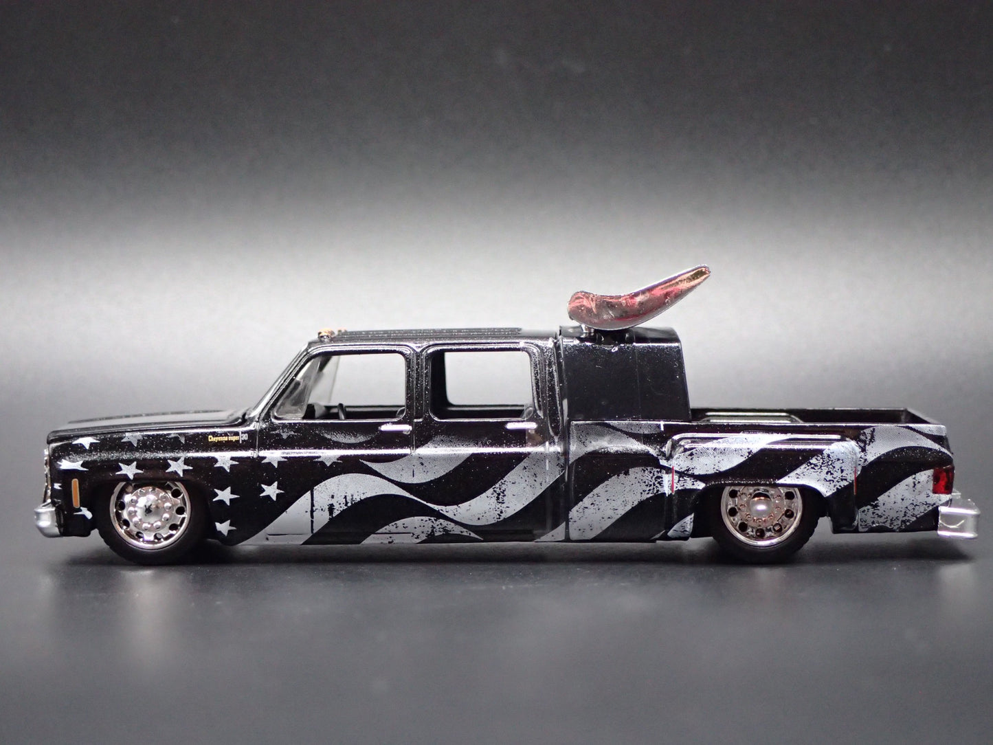 1973 73 CHEVY CHEYENNE SUPER 30 DUALLY SQUARE BODY TRUCK 1/64 DIECAST MODEL CAR