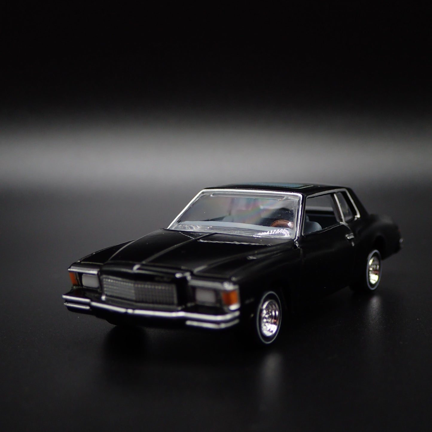 1979 79 CHEVY CHEVROLET MONTE CARLO TRAINING DAY G 1:64 SCALE DIECAST MODEL CAR
