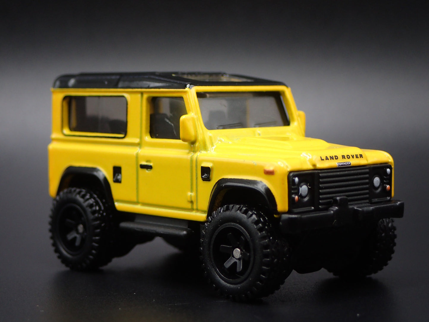 1984-1990 LAND ROVER DEFENDER 90 YELLOW 1/64 SCALE DIORAMA DIECAST MODEL CAR