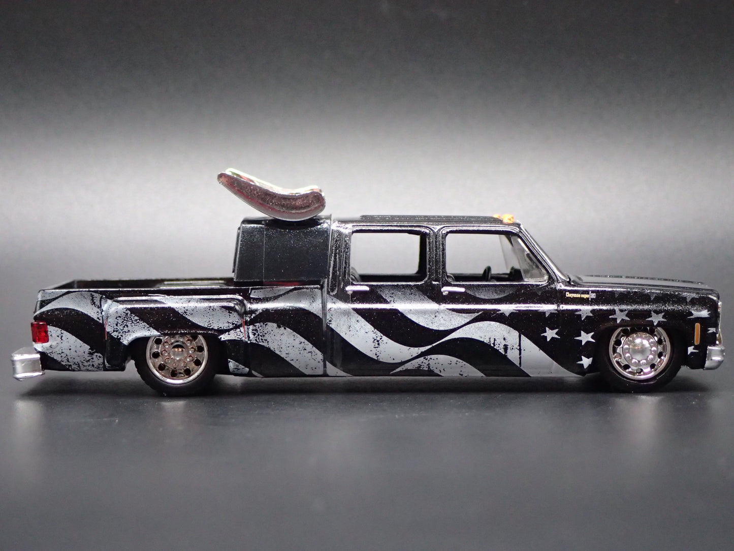 1973 73 CHEVY CHEYENNE SUPER 30 DUALLY SQUARE BODY TRUCK 1/64 DIECAST MODEL CAR