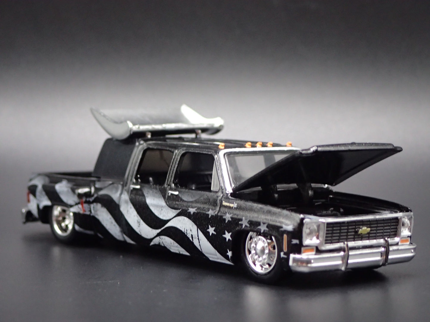 1973 73 CHEVY CHEYENNE SUPER 30 DUALLY SQUARE BODY TRUCK 1/64 DIECAST MODEL CAR