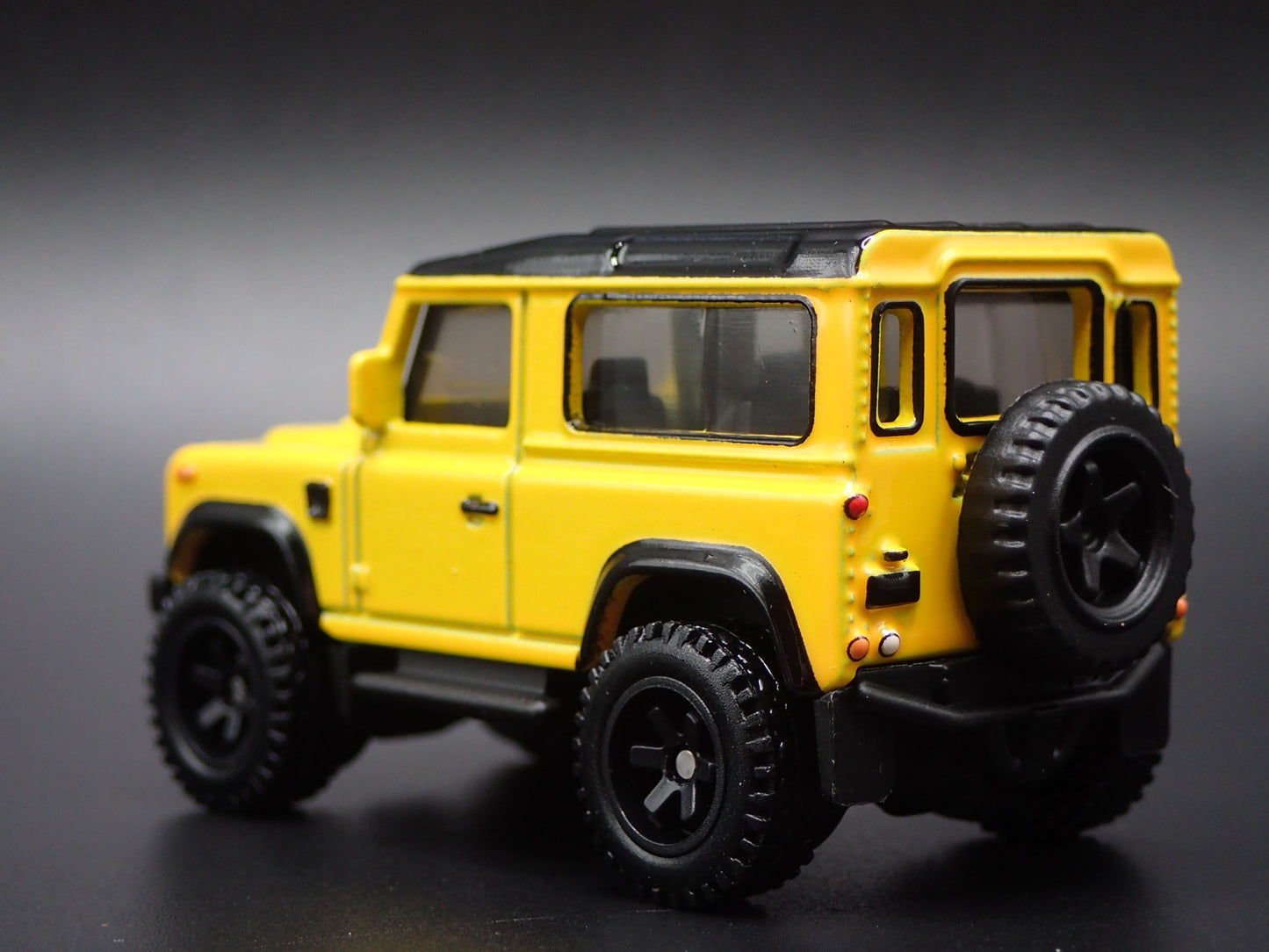 1984-1990 LAND ROVER DEFENDER 90 YELLOW 1/64 SCALE DIORAMA DIECAST MODEL CAR