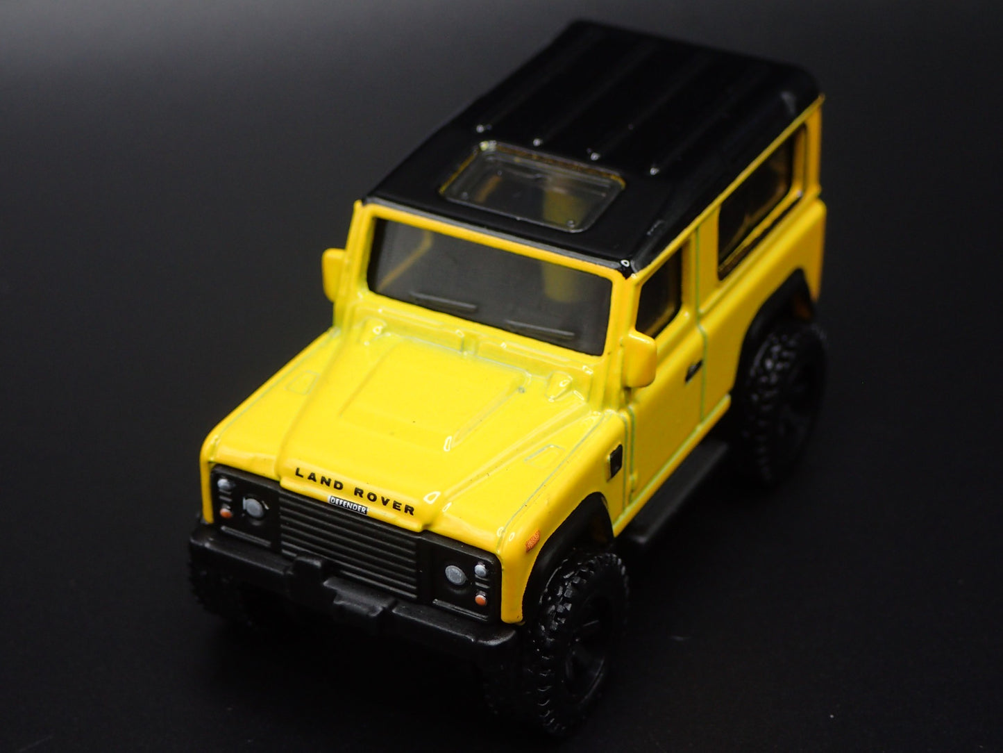 1984-1990 LAND ROVER DEFENDER 90 YELLOW 1/64 SCALE DIORAMA DIECAST MODEL CAR