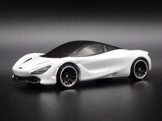 2017-2023 MCLAREN 720S SUPER CAR WHITE RARE 1:64 SCALE DIORAMA DIECAST MODEL CAR