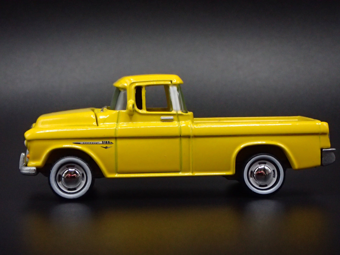 1955 55 CHEVY CHEVROLET CAMEO PICKUP TRUCK 1:64 SCALE DIORAMA DIECAST MODEL CAR
