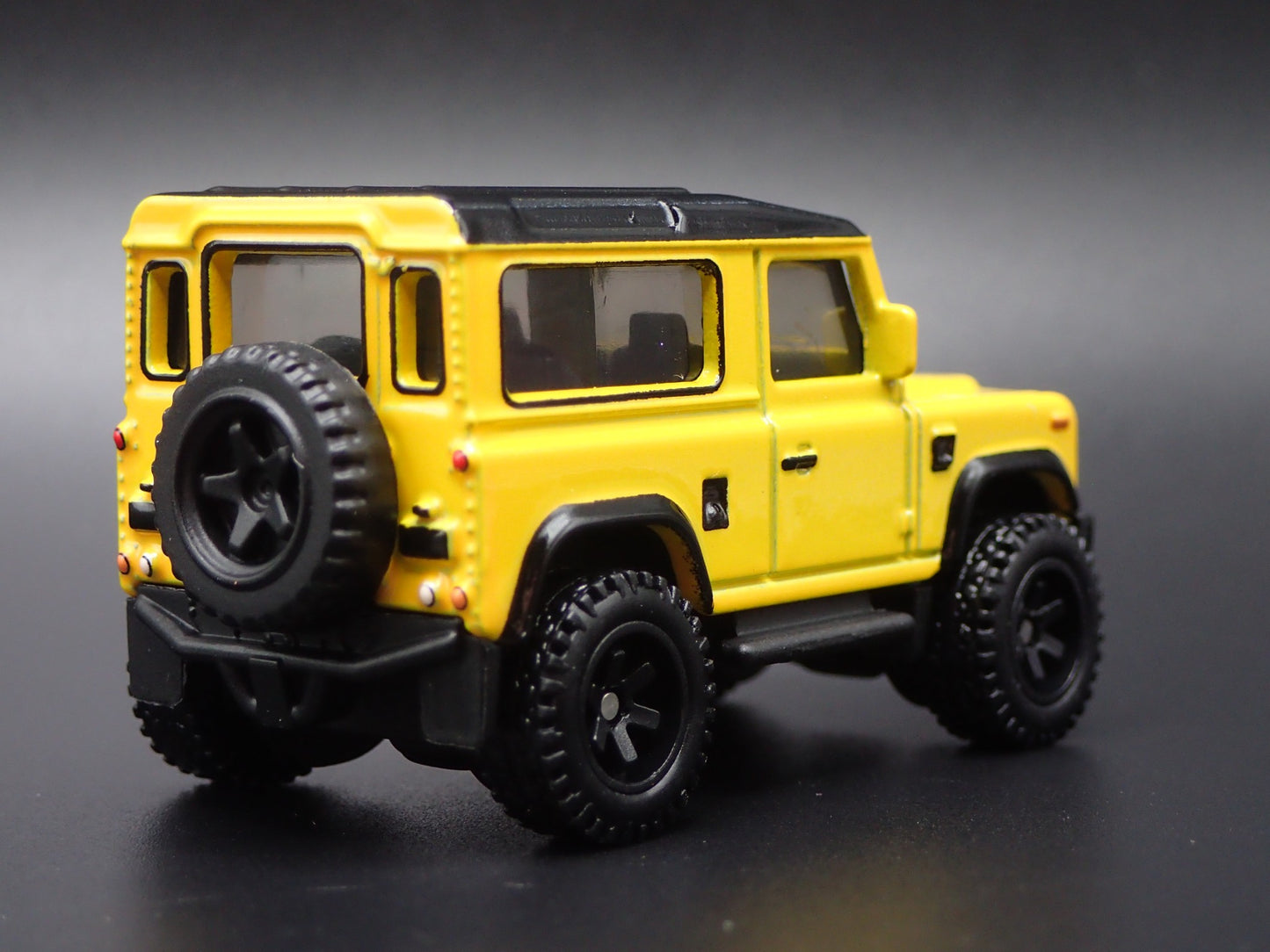 1984-1990 LAND ROVER DEFENDER 90 YELLOW 1/64 SCALE DIORAMA DIECAST MODEL CAR