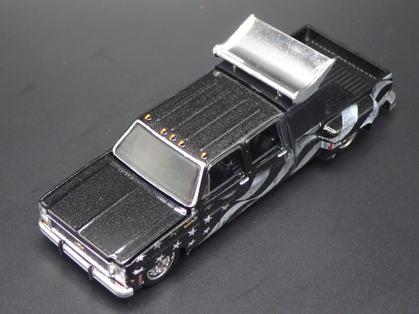 1973 73 CHEVY CHEYENNE SUPER 30 DUALLY SQUARE BODY TRUCK 1/64 DIECAST MODEL CAR